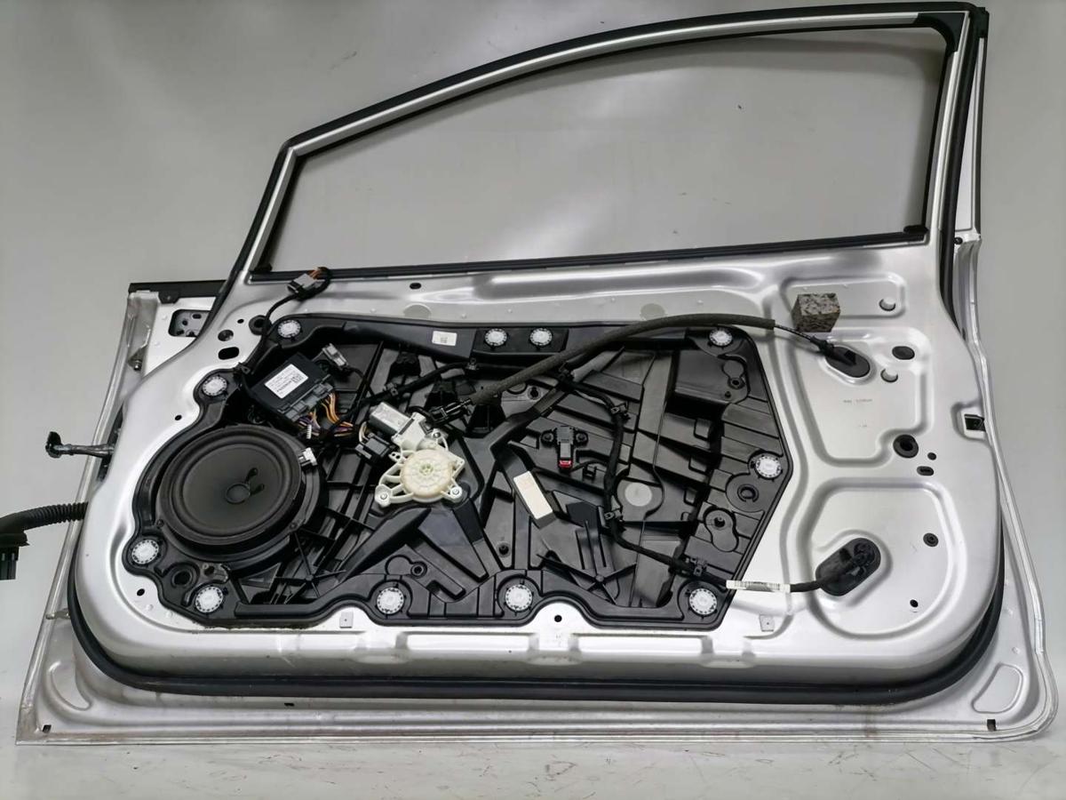 Ford Fiesta MK7 original T&uuml;r vorn rechts Polar Silber Metallic 3-T&uuml;rer Delle vorn Bj.2018